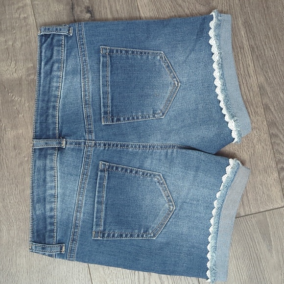 Hippie Girl Regular Rise Shorty Jean Shorts Size 12 girl lace detail - Picture 3 of 3